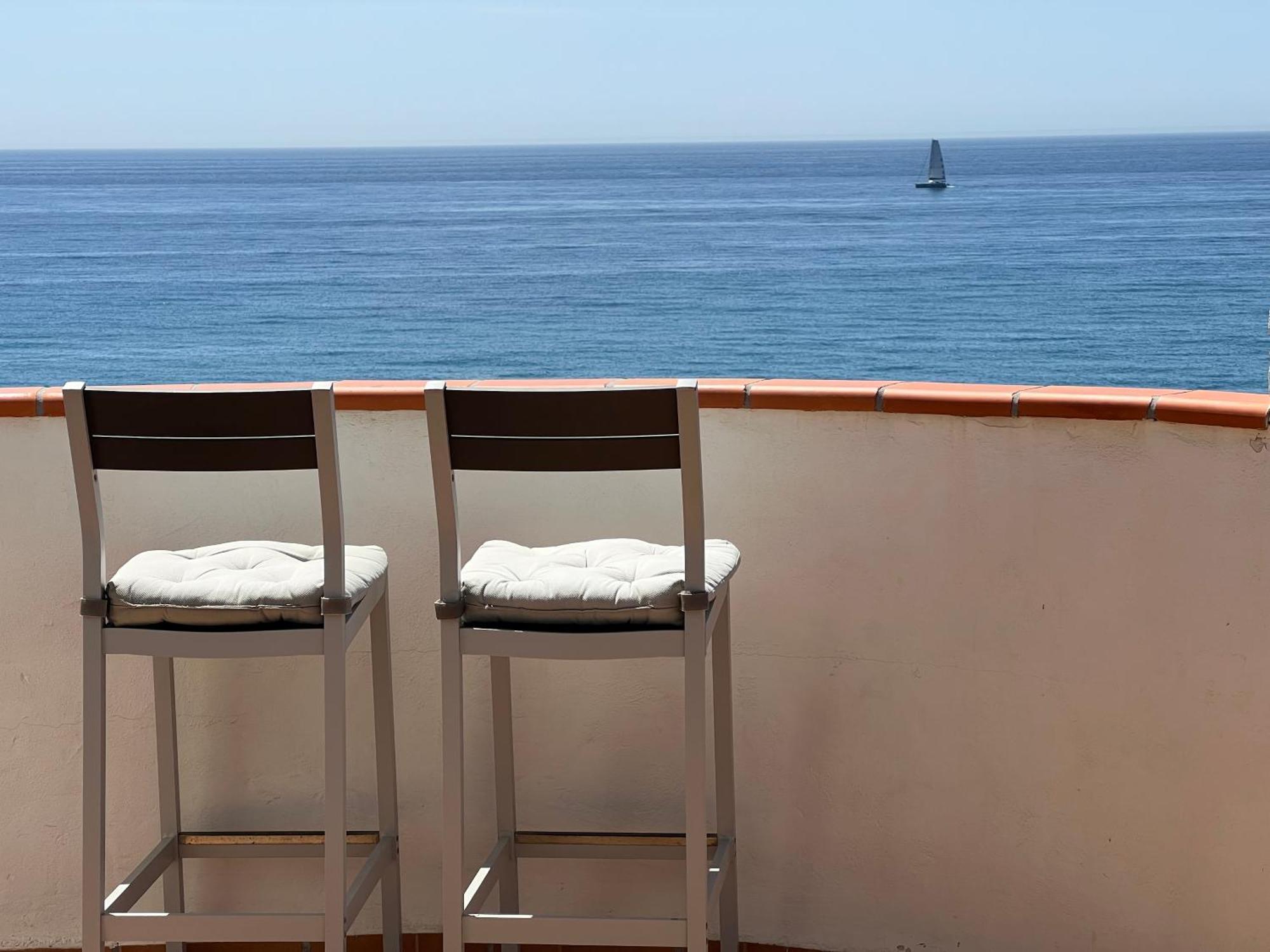 Beachfront Penthouse Apartment With Large Terrace And Breathtaking Sea Views Close To Marbella Spain Sitio de Calahonda ภายนอก รูปภาพ