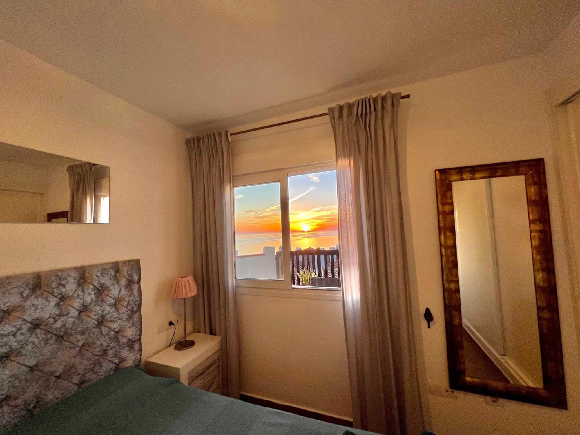 Beachfront Penthouse Apartment With Large Terrace And Breathtaking Sea Views Close To Marbella Spain Sitio de Calahonda ภายนอก รูปภาพ