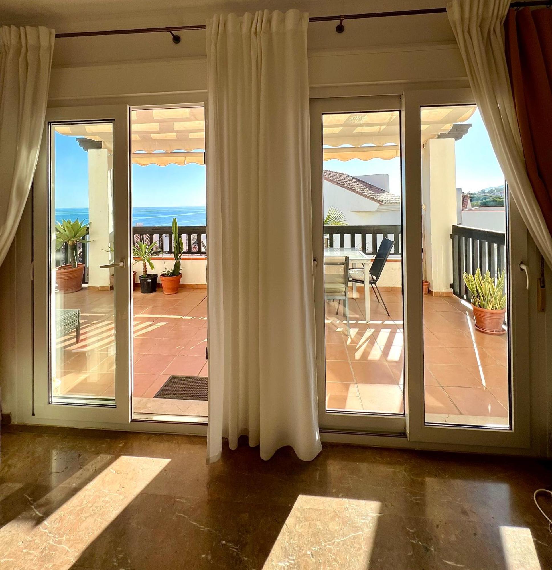 Beachfront Penthouse Apartment With Large Terrace And Breathtaking Sea Views Close To Marbella Spain Sitio de Calahonda ภายนอก รูปภาพ