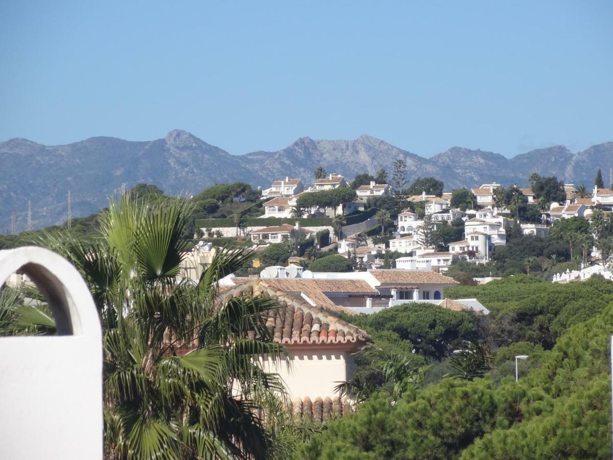 Beachfront Penthouse Apartment With Large Terrace And Breathtaking Sea Views Close To Marbella Spain Sitio de Calahonda ภายนอก รูปภาพ