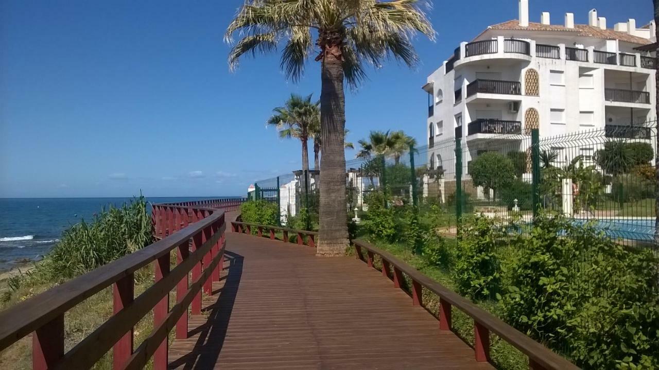 Beachfront Penthouse Apartment With Large Terrace And Breathtaking Sea Views Close To Marbella Spain Sitio de Calahonda ภายนอก รูปภาพ