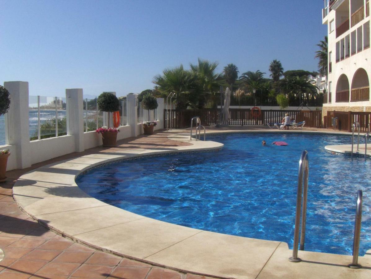 Beachfront Penthouse Apartment With Large Terrace And Breathtaking Sea Views Close To Marbella Spain Sitio de Calahonda ภายนอก รูปภาพ