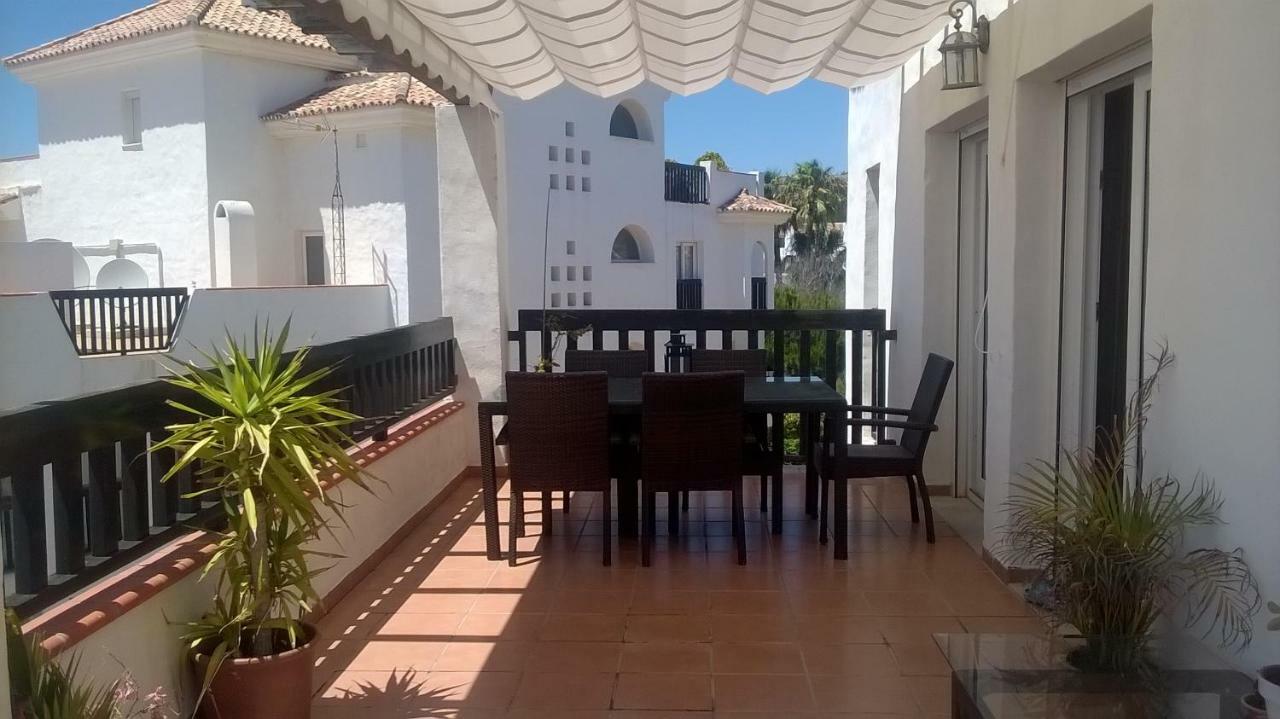 Beachfront Penthouse Apartment With Large Terrace And Breathtaking Sea Views Close To Marbella Spain Sitio de Calahonda ภายนอก รูปภาพ