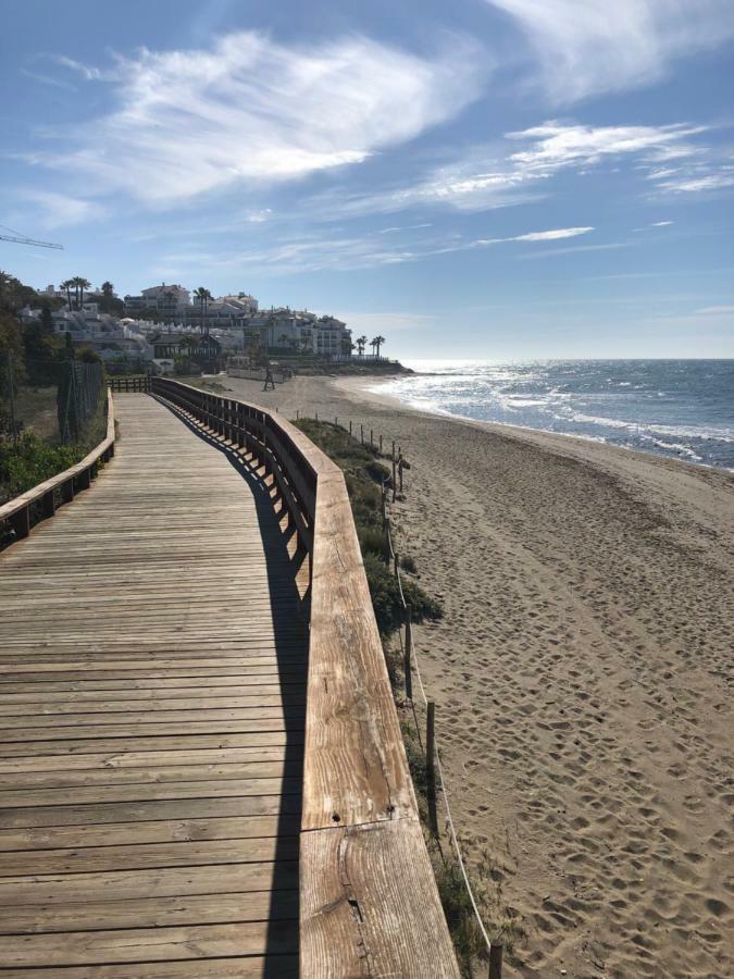 Beachfront Penthouse Apartment With Large Terrace And Breathtaking Sea Views Close To Marbella Spain Sitio de Calahonda ภายนอก รูปภาพ