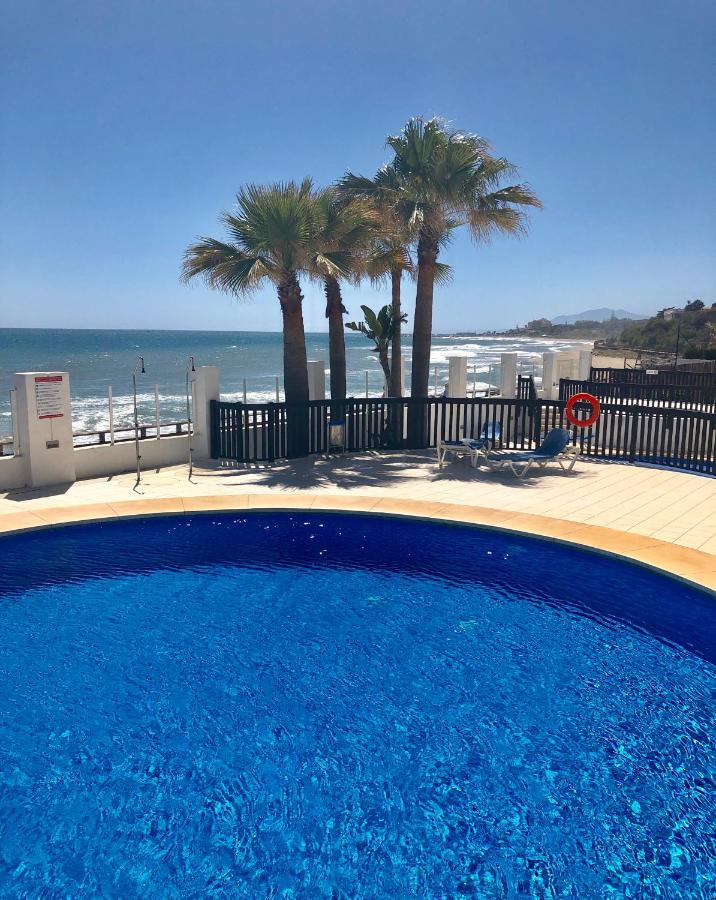 Beachfront Penthouse Apartment With Large Terrace And Breathtaking Sea Views Close To Marbella Spain Sitio de Calahonda ภายนอก รูปภาพ